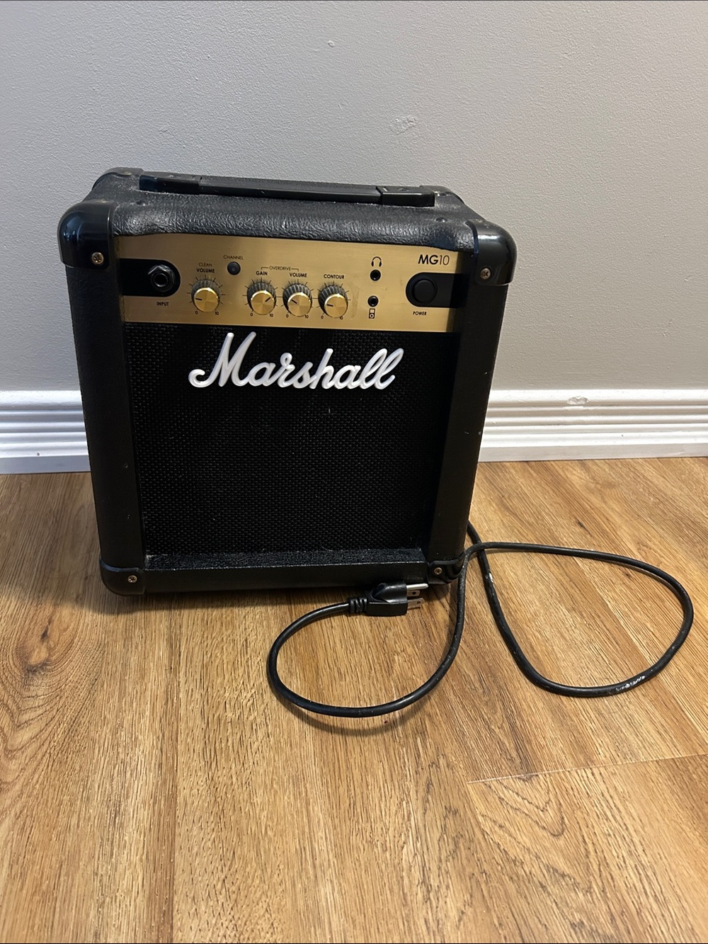 Marshall Black and Gold Portable Amplifier MG10-Style